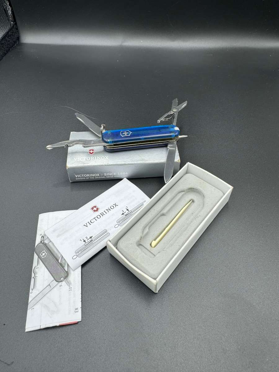 Victorinox Signature Transparent Blue