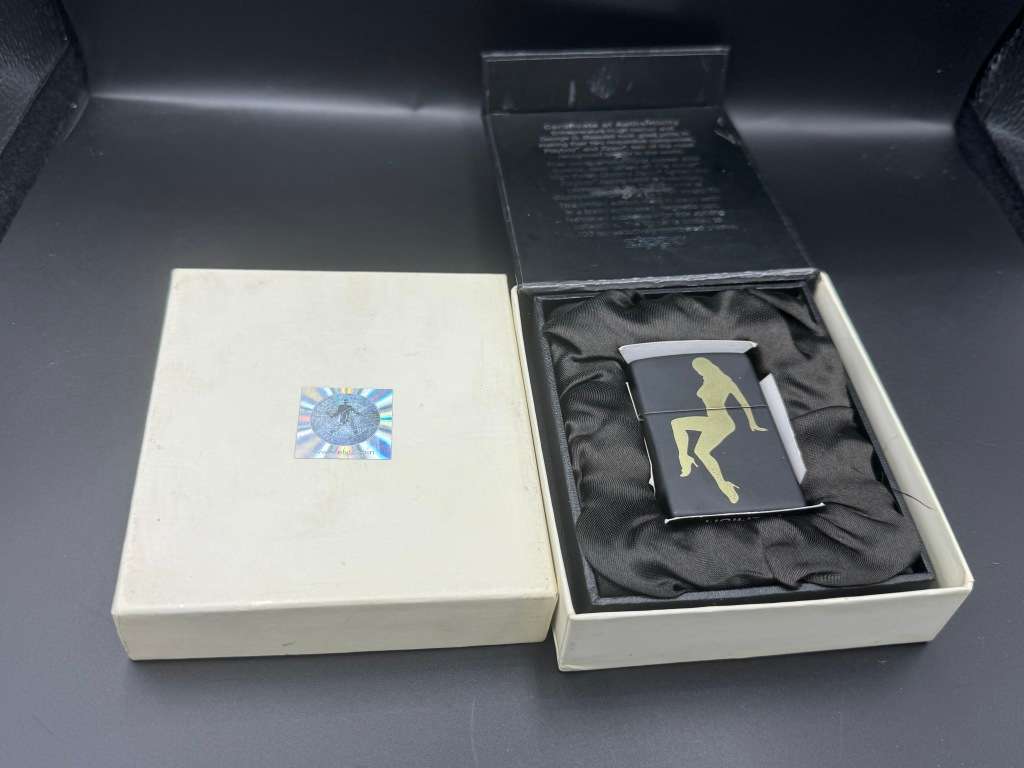 Zippo Silhoutte Lady Playboy