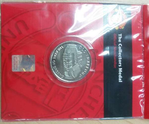 OLD TRAFFORD MANCHESTER UNITED OFFICIAL MEDALLION BY UK ROYAL MINT (SEALED)
