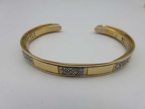 18 Carat Gold Diamond Bangle | Set of 3 - Yellow, Rose and White Gold | Fun R1 Start