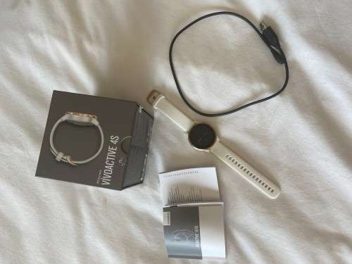 GARMIN  VIVOACTIVE 4S GPS smartwatch