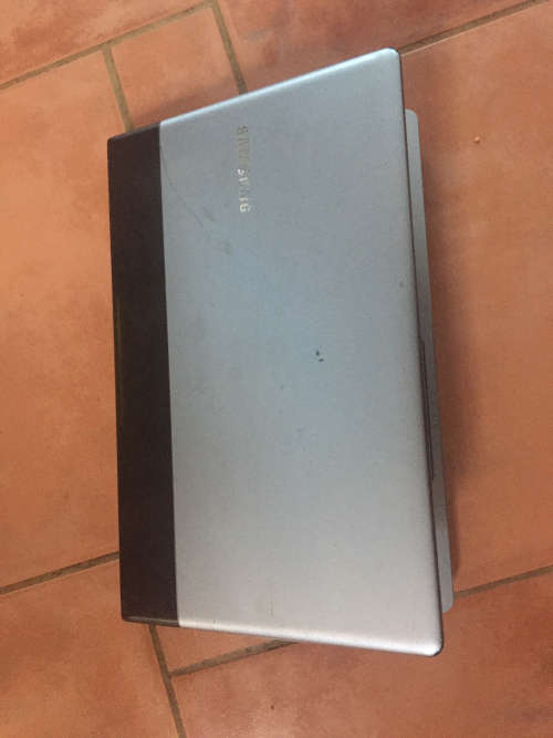 Samsung 300e Core I3