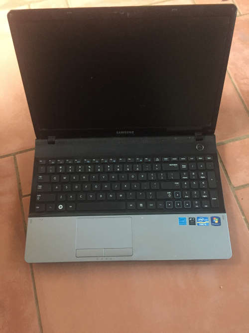 Samsung 300e Core I3
