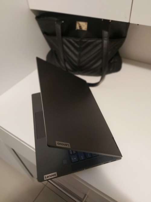 Lenovo Ideapad Flex 5 Ryzen 7 with radeon graphics 512SSD 8GB ram Bagandwireless Mouse