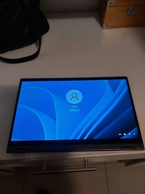 Lenovo Ideapad Flex 5 Ryzen 7 with radeon graphics 512SSD 8GB ram Bagandwireless Mouse