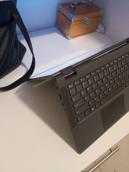 Lenovo Ideapad Flex 5 Ryzen 7 with radeon graphics 512SSD 8GB ram Bagandwireless Mouse