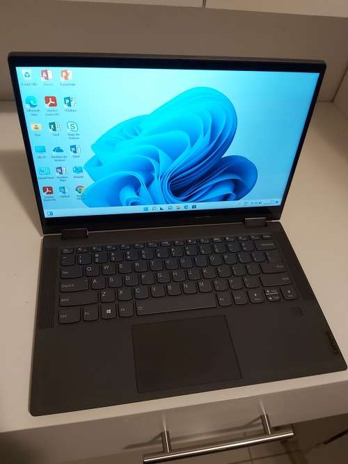 Lenovo Ideapad Flex 5 Ryzen 7 with radeon graphics 512SSD 8GB ram Bagandwireless Mouse