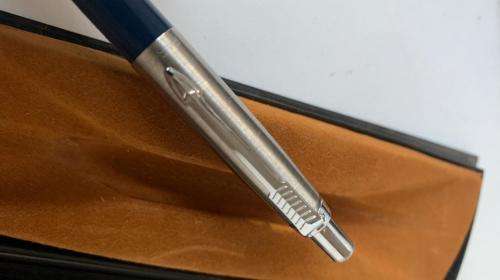 !!! CRAZY R1 START 3X COLLECTABLE BUSSINESS CLASS PARKER PENS !!!