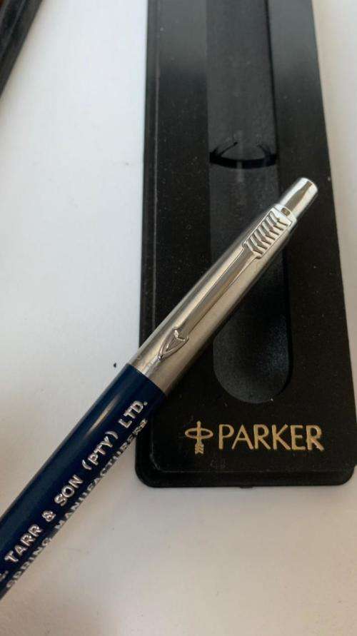 !!! CRAZY R1 START 3X COLLECTABLE BUSSINESS CLASS PARKER PENS !!!