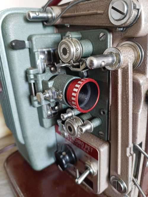 !! Crazy R1 start !! Vintage reel to reel projector