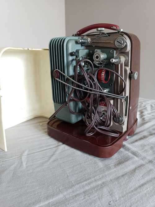 !! Crazy R1 start !! Vintage reel to reel projector