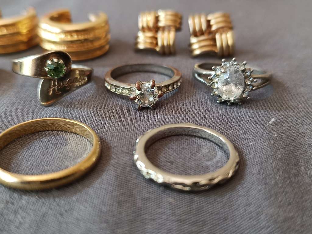 !!! Crazy R1 start !!! Assortment of earings and rings