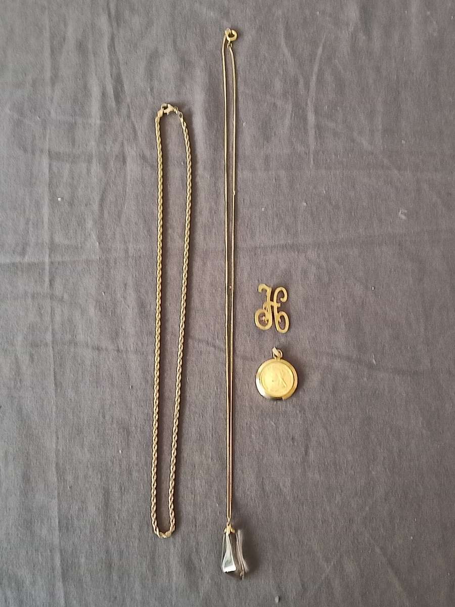 !!! Crazy R1 start !!! Two necklaces, two pendants and a H brooch