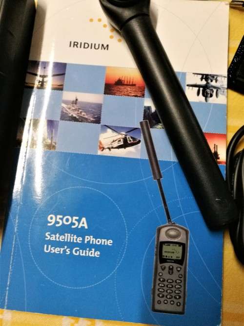 IRIDIUM 9505A SATELLITE PHONE - EXCELLENT/ALL ACCESSORIES IN CASE - NEEDS NEW BATTERY - A GIVE AWAY