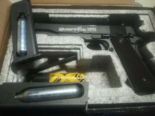 Guerilla 1911 Gas CO2 Pistol - Copy of Colt 45 ACP - 2 mags, spanner, pellets