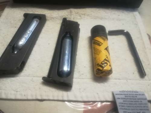 Guerilla 1911 Gas CO2 Pistol - Copy of Colt 45 ACP - 2 mags, spanner, pellets