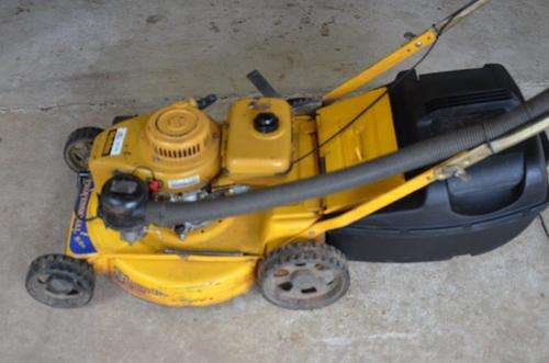 Robin EC10 2 stroke Hi Vac Professional lawnmower in excellent condition used no 1 of 4