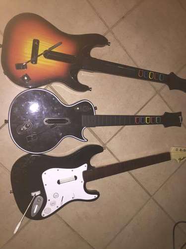 3 x Guitar Hero Wireless Xbox 360 Guitars incl Guitar Hero III Game