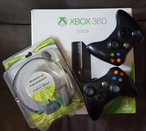 XBox 360 500GB + 2 Controllers + Headset