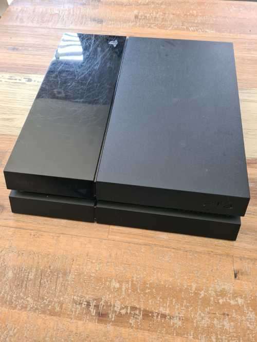 PS4 500GB + 9 GAMES!