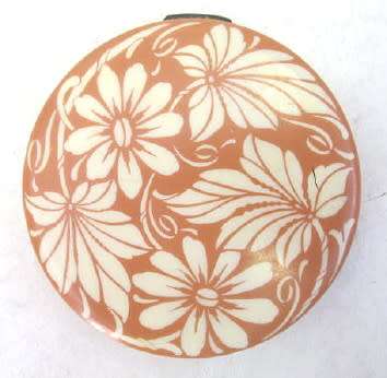 Large vintage powder compact, made in USA (REDUCED PRICE)