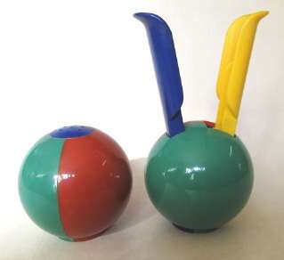 Cole & Mason acrylic pepper mill and matching salt shaker, Memphis-style