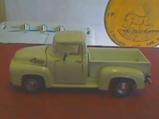 Collectors Ford F100 Pick Up 1/24 Scale Die Cast Model Car (1956)