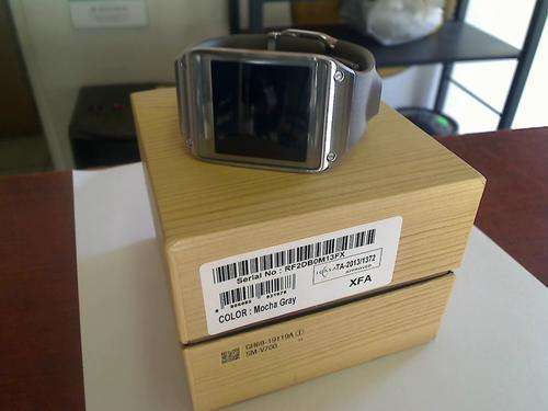Samsung Galaxy Gear as New in box (Shipping R100!!!!)