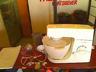 Kenwood Chef KM330 + Mixing Attachments + Manual (Shipping R150 !!!!!)