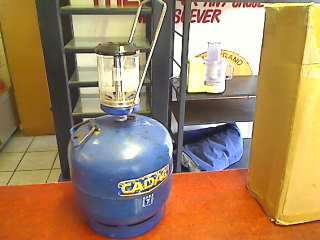 Cadac no 7 Cylinder + Cadac Gas Light (Glass is Cracked)  (Collection Only !!!!!)