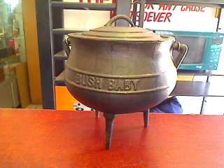 BushBaby Cast Iron Black Pot (No 3) (Collection Only !!!!!)