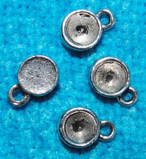 8 ROUND DENTED CHARMS