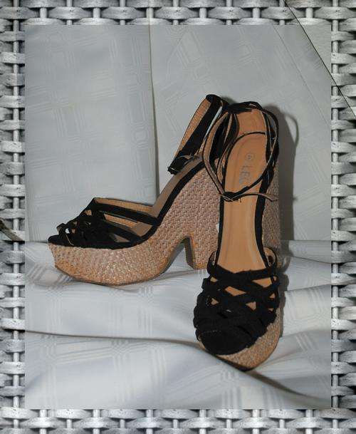 FUNKY BLACK BASKET WEAVE WEDGE - SIZE 5