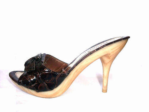 STUNNING SIZE 4 WOODGRAIN LOOK HEELS
