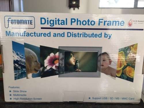**8 INCH HIGH RESOLUTION DIGITAL PHOTO FRAME**