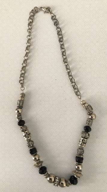 **BEAUTIFUL SILVER AND BLACK NECKLACE-STUNNING DESIGN**