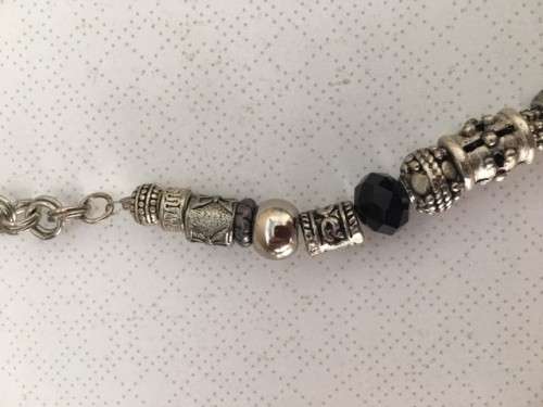 **BEAUTIFUL SILVER AND BLACK NECKLACE-STUNNING DESIGN**