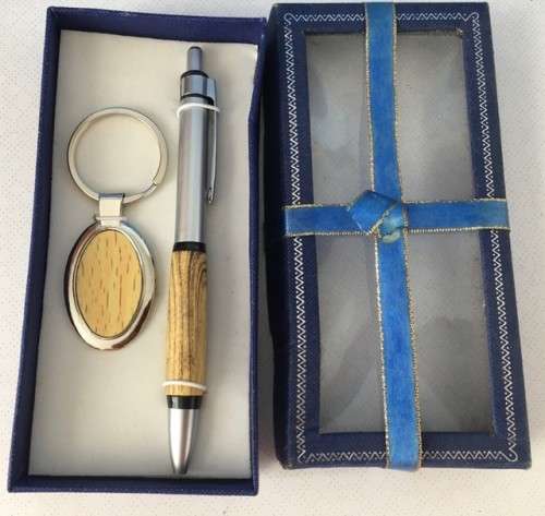 **Pen and keyring set-stunning wood finish**