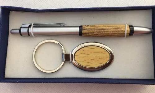 **Pen and keyring set-stunning wood finish**