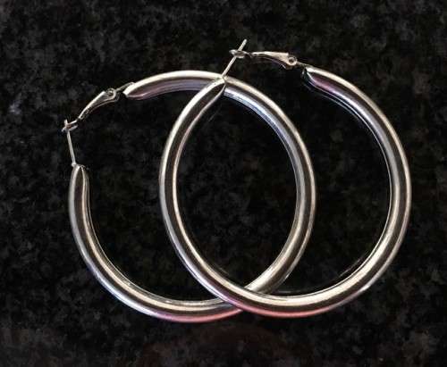 **STUNNING LARGE 50MM ID SILVER METAL HOOP EARRINGS**