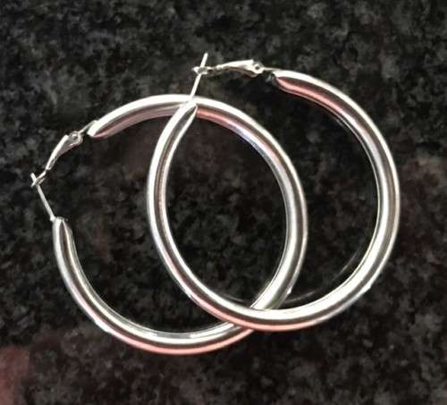 **STUNNING LARGE 50MM ID SILVER METAL HOOP EARRINGS**
