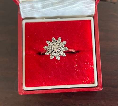 **9CT DIAMOND CLUSTER RING