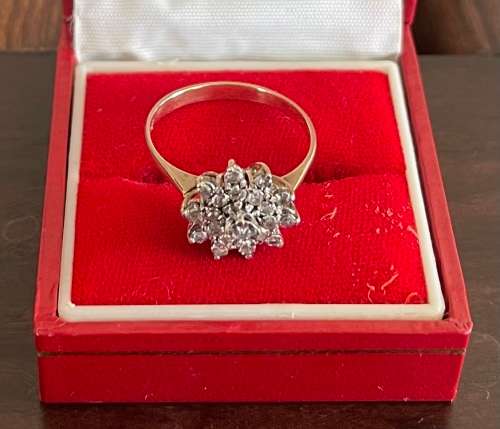 **9CT DIAMOND CLUSTER RING