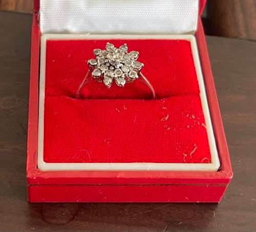 **9CT DIAMOND CLUSTER RING