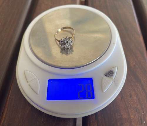 **9CT DIAMOND CLUSTER RING