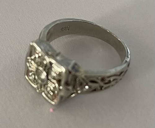 * AMAZING 925 RING WITH OPEN LOCKET FEATURE (6 GRAMS)