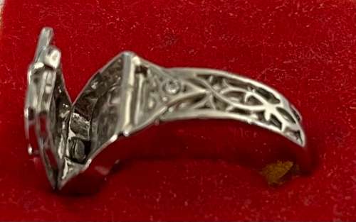 * AMAZING 925 RING WITH OPEN LOCKET FEATURE (6 GRAMS)