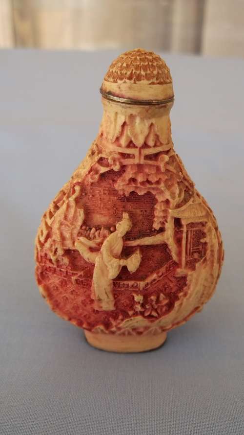 Only for Hot Rat's offer. 16th century Chinese snuff bottle Qianlong , Bone or animal horn. Hot Item