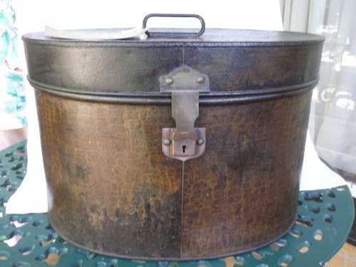 Victorian hat tin Victoriaanse metaal hoededoos
