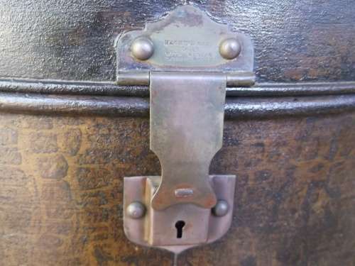 Victorian hat tin Victoriaanse metaal hoededoos